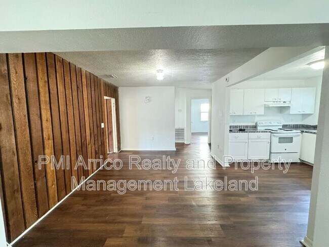 Photo - 2240 Jungle St