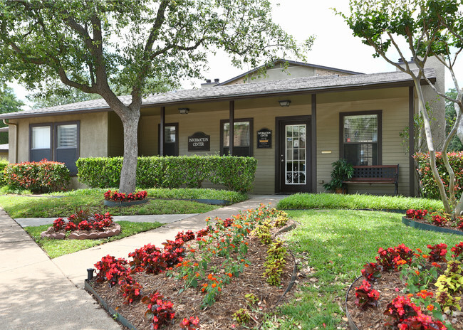 Building Photo - Wooded Creek Rental