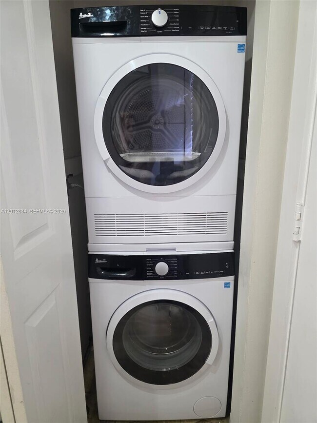 Photo - 1900 W 54th St Unit 406