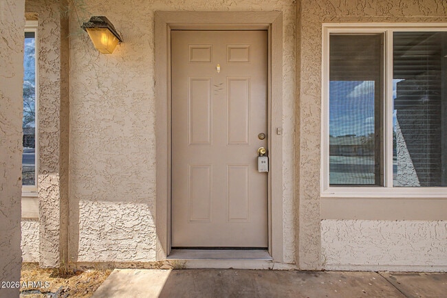 Photo - 932 W Libra Dr