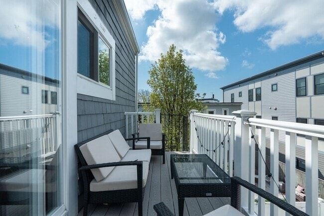 Photo - 201 Byron St Unit 2