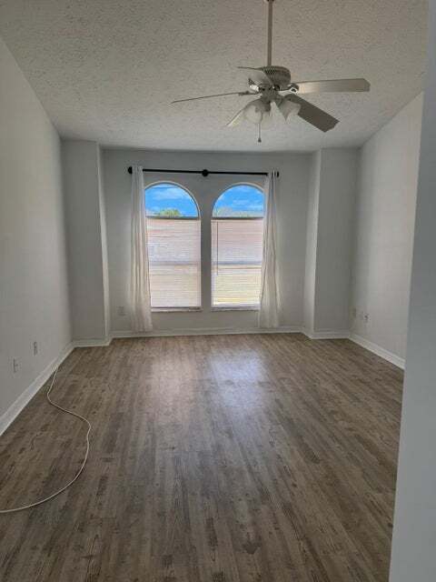 Photo - 262 SW Crescent Ave