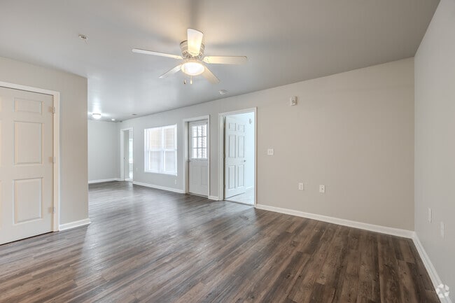 3BR, 2BA - 1145SF - Living Room
