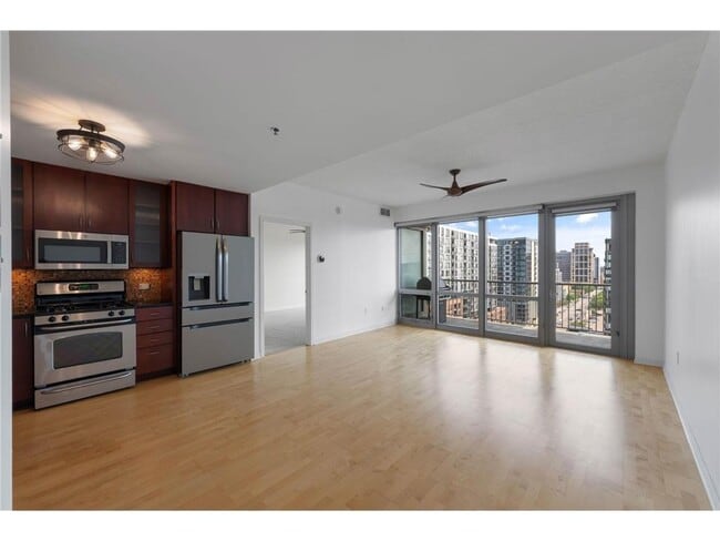 Building Photo - 929 Portland Ave Unit 1202