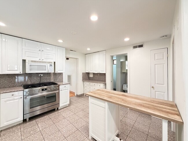 Photo - 2626 W Superior St Unit 3