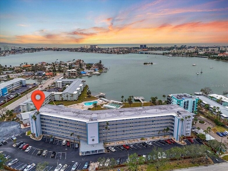 Photo - 1868 Shore Dr S