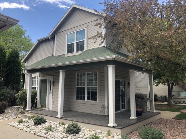 Building Photo - AVAILABLE JULY! Sleek modern townhome in the heart of Observatory Park Unit 1