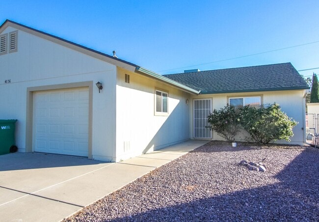 Building Photo - Prescott Valley Duplex