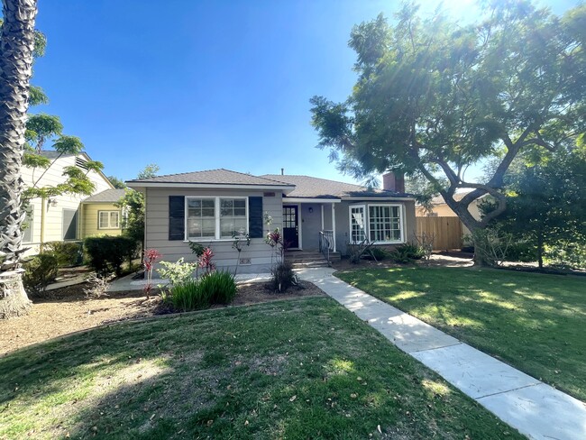 Gorgeous tree lined street - 3880 Gundry Ave House