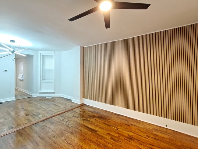 Photo - 5949 Addison St