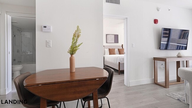 Photo - 1025 E 25th St Unidad 630