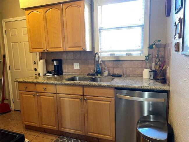 Photo - 1505 Rosewood St Unit A