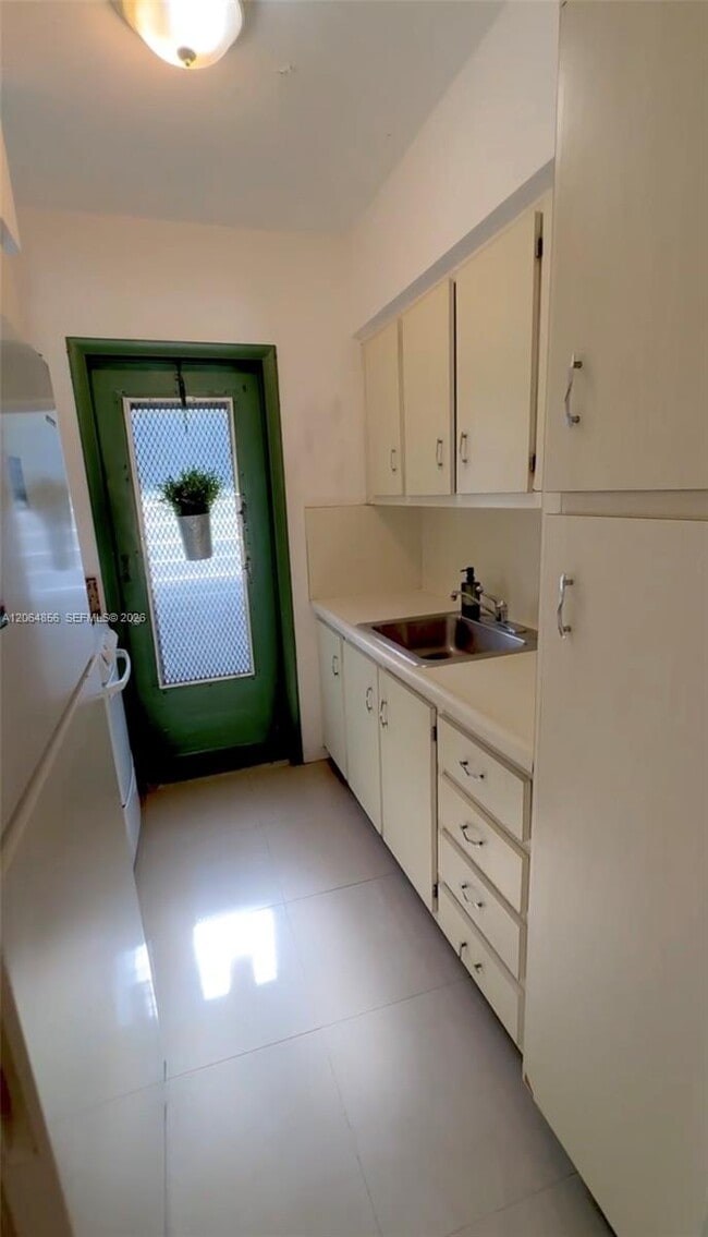 Photo - 644 Meridian Ave Unidad 10