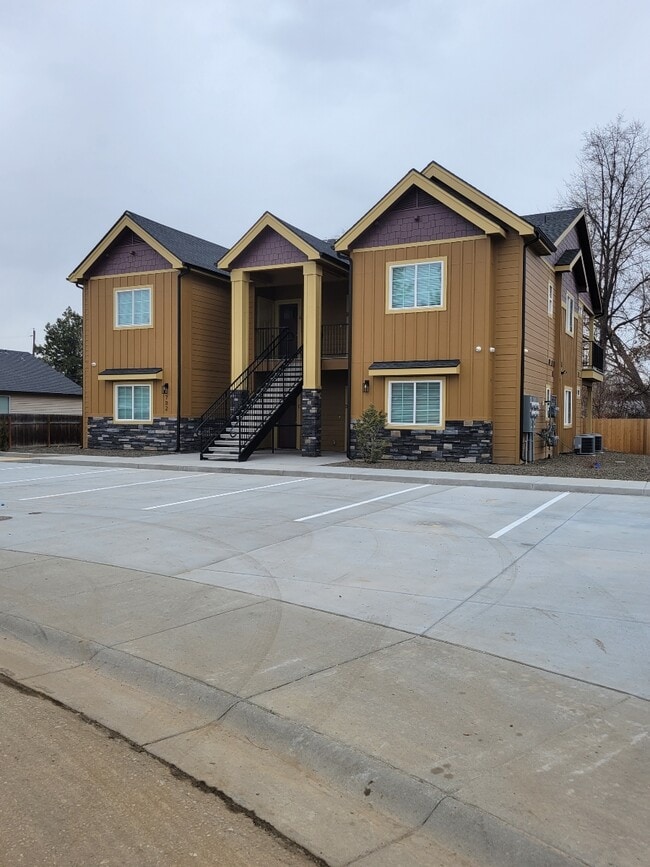 Photo - 702 E 6th St Condo Unit B