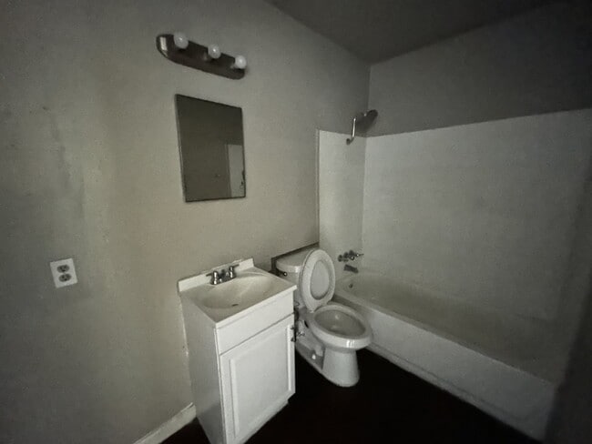Fourplex two bedroom unit is ready to move in in Castle Hill