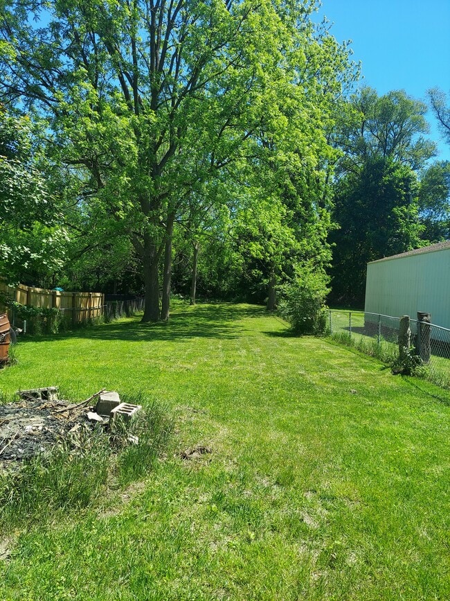 Photo - 827 Fairyland Ave
