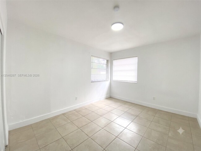 Photo - 120 NE 55th St Unit 5