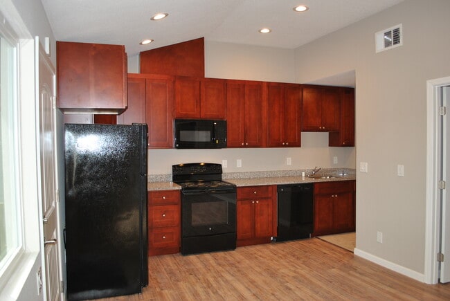 Building Photo - 21391 Locust St Unit 1