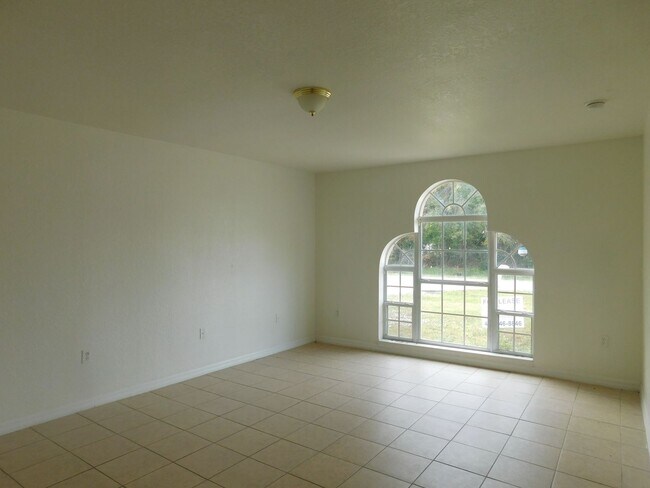 Photo - 1/2 Duplex in Poinciana