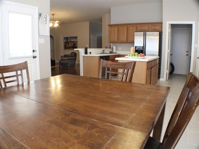 Photo - 930 Satellite View