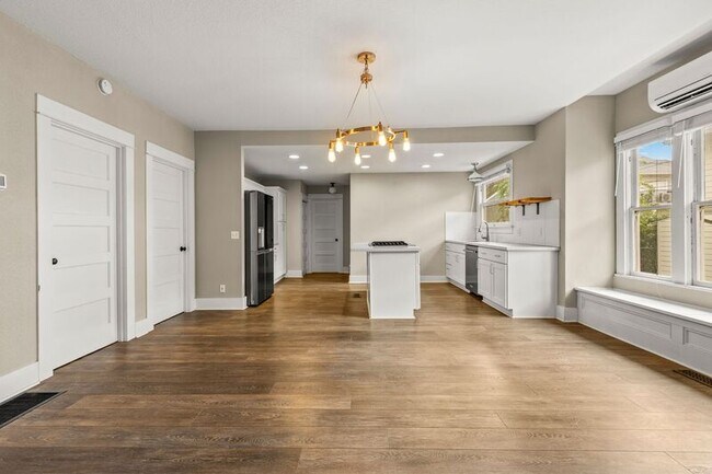 Photo - 5530 N Haight Ave