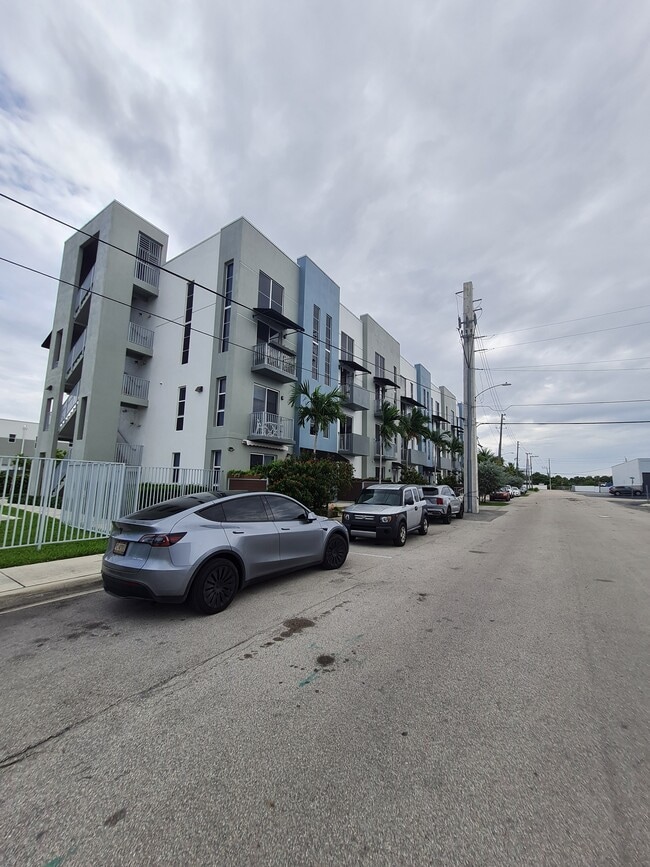 Photo - 410 NE 36th St