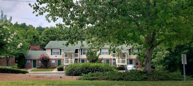 Avery Square - Avery Square Apartments