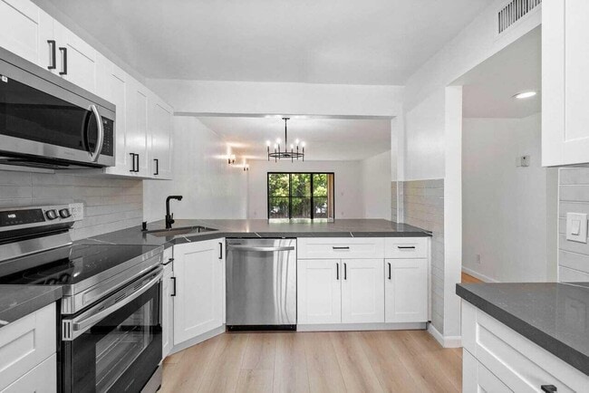 Photo - 341 Lakeview Dr Unit 203