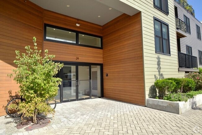 Building Photo - 29 Woodbine St Unit 206 Rental