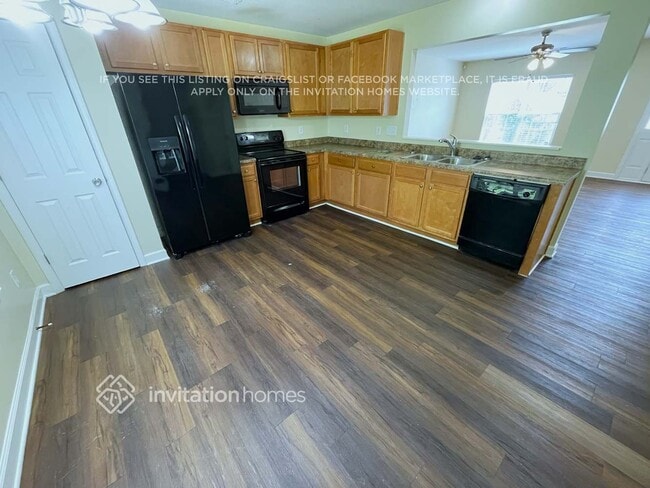 Photo - 974 Ramsgate Dr SW