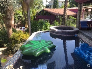 Use of pool - 2425 Earl St Rental