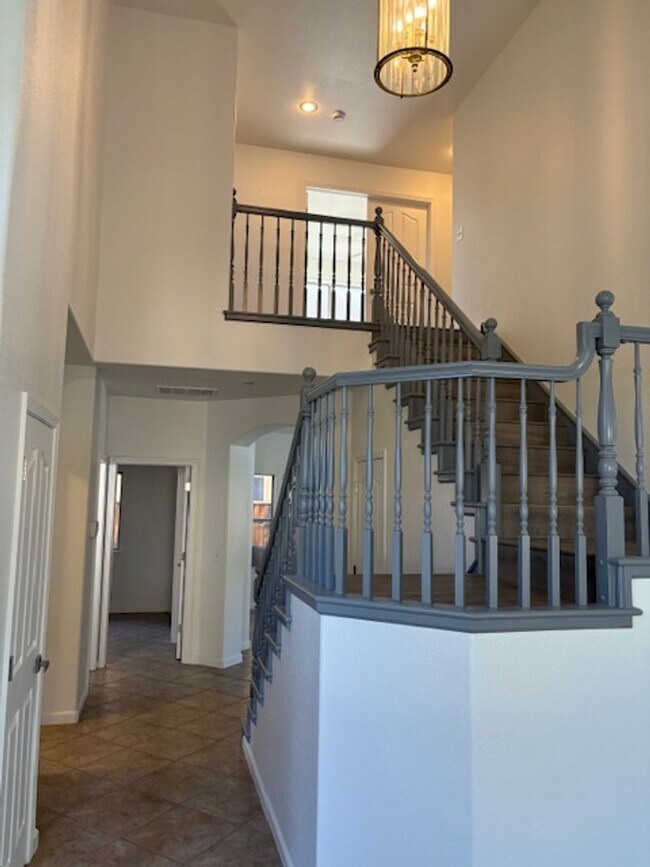 Photo - Stunning 5-Bedroom, 3-Bathroom Home with P...