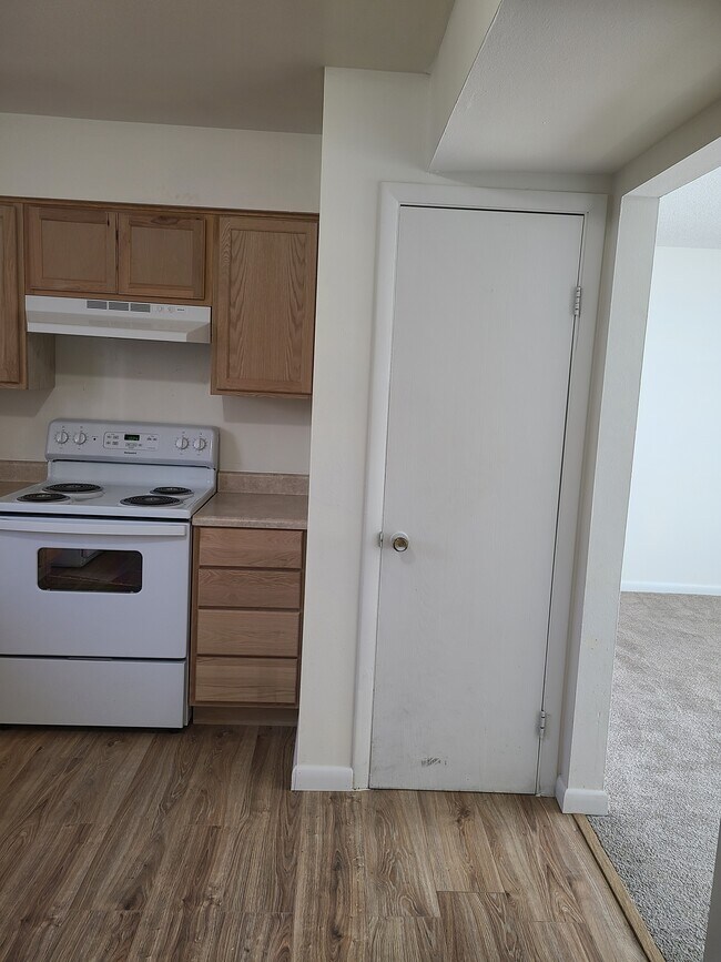 Photo - 1627 W Maple St Unit J