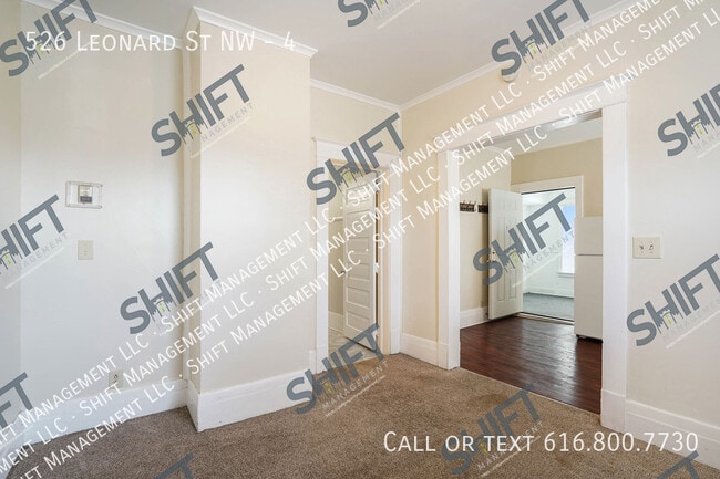 Photo - 526 Leonard St NW