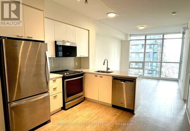 Photo - 30 Roehampton Ave Unit 2410