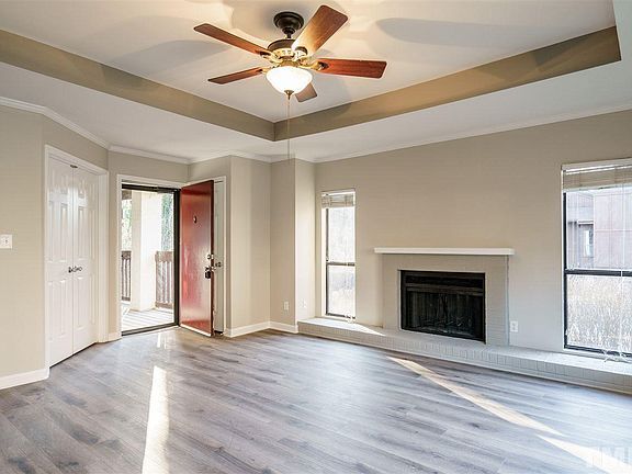 Living Room and Entrance - 622 New Kent Plz Unit 622