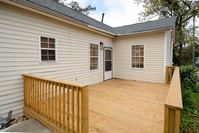 Photo - 2116 Senate St