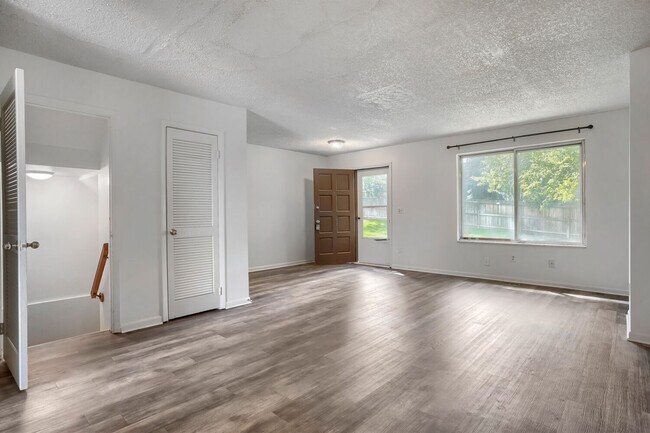 14711 W Ellsworth Ave