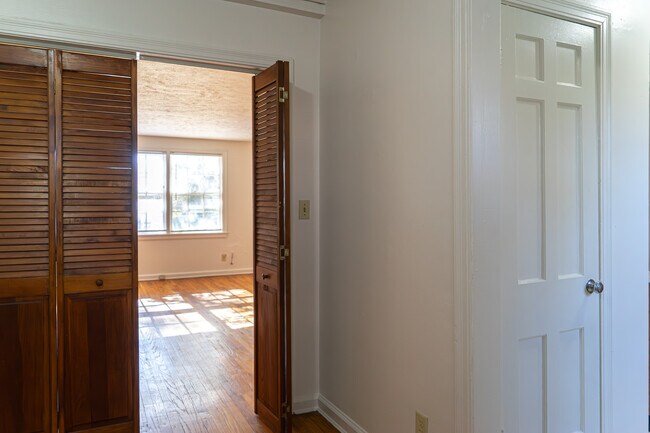 The Bungalow - Dining - Hillcrest Village Apartments