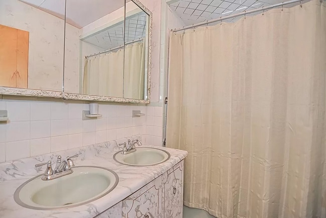 Photo - 11 Falkland St Unit 1