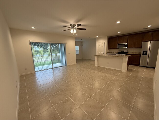 Photo - 215 Glass Onion Dr