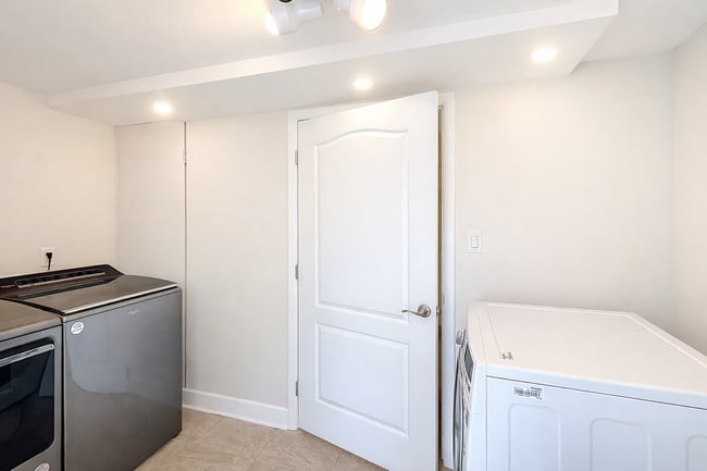 Photo - 1422 Lucy St