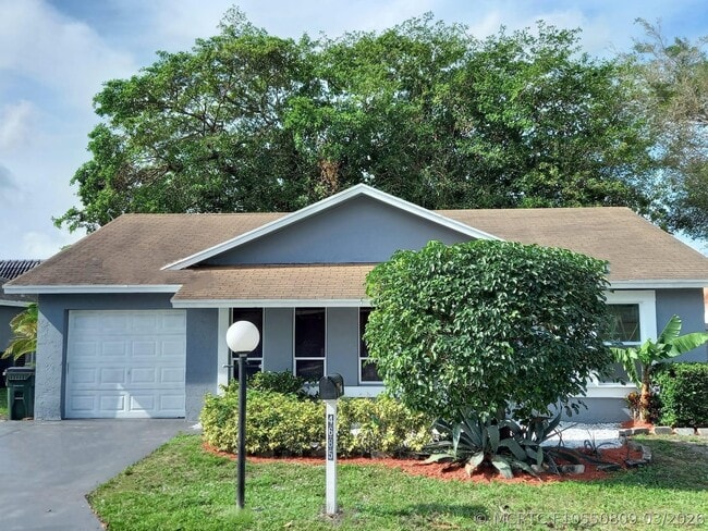 Building Photo - 4685 Pine Grove Dr