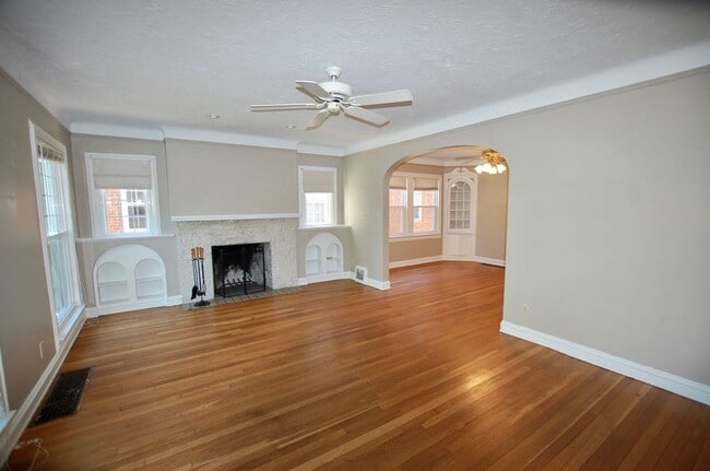 Photo - Pristine first floor unit! Unit 3559 Gridley Rd #A