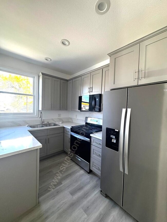 Photo - 696 E 9th St Unit ADU 1