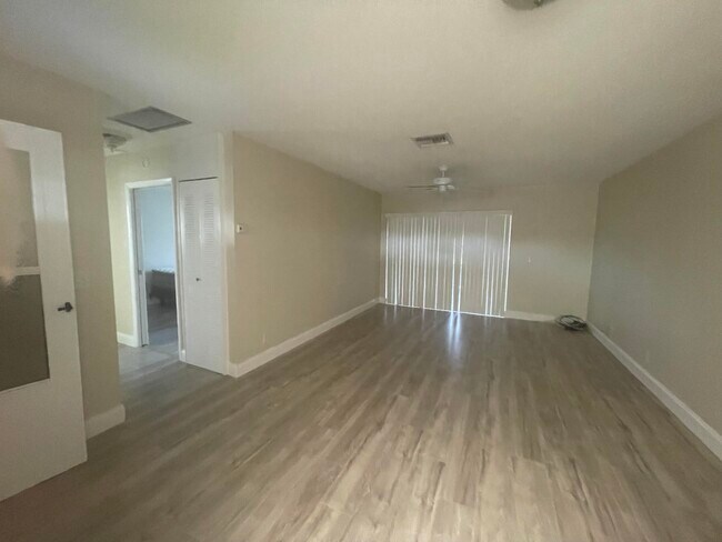 2676 Dudley Dr E Unit B