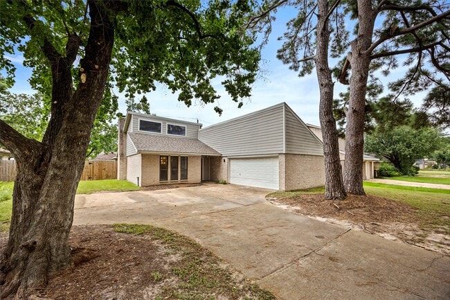 Building Photo - 10010 Windriver Dr
