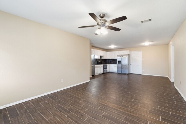 Photo - 909 Essex St