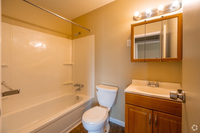 3BR Full Bathroom - Hyman Hills Apartments