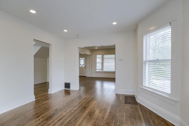 Photo - 3509 Howard St